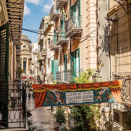 Bed & Theatre - 게스트하우스 4*